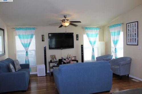 1539 Los Ojos Dr, Hayward, CA 94544-6230