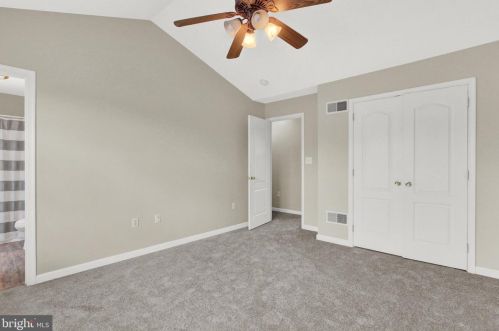 90 Hemlock Dr, Hanover PA  17331-9422 exterior