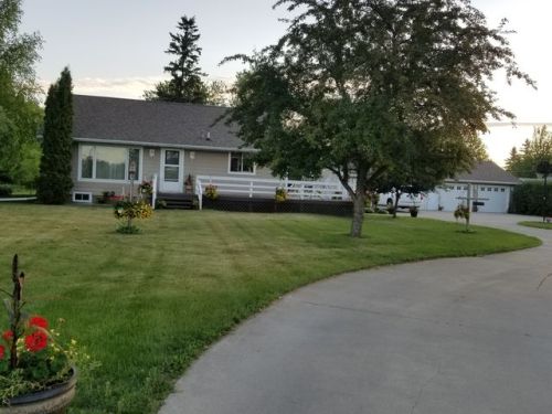 712 Main St, Hackett MN  exterior