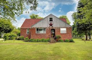 736 Titus Rd, Springfield, OH 45502-9307