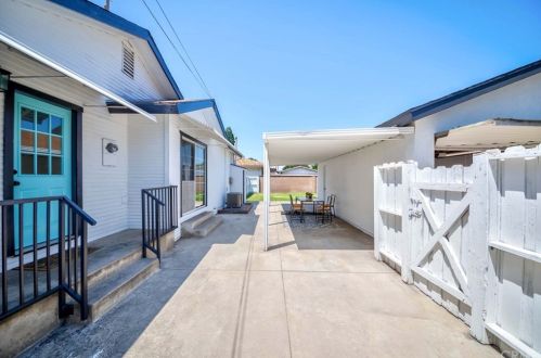 10307 Park St, Bellflower CA  90706-6028 exterior