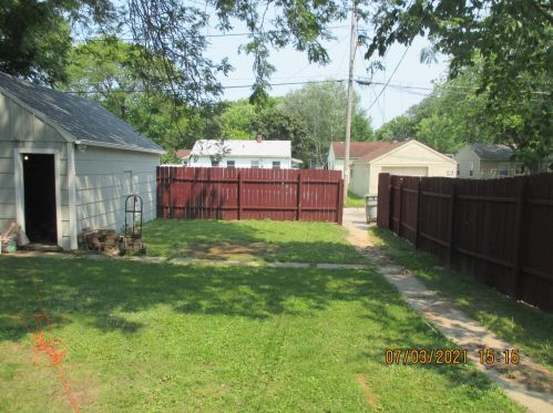 5330 27th St, Milwaukee WI  53221-3724 exterior