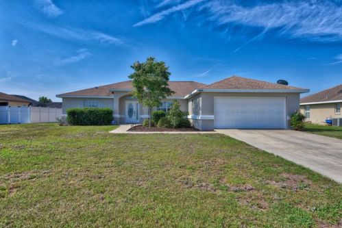 6820 103rd St, Belleview, FL 34420-9333