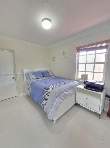 17 Suffolk Ave, Hialeah FL  33010-5035 exterior