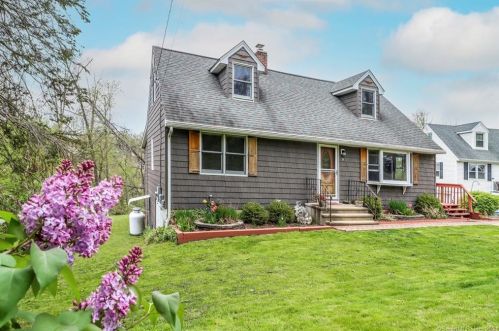 9 Laurel Dr, Brookfield Center, CT 06804-1515
