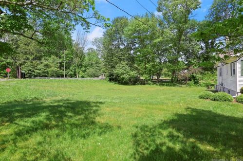 80 Chatfield Dr, Bridgeport CT exterior