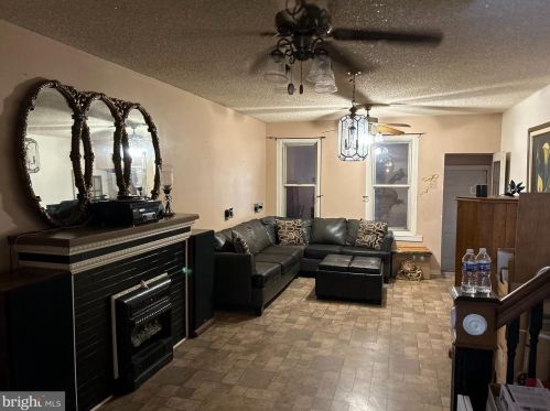 624 7th St, Camden, NJ 08102-1842