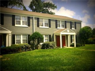2500 Dauphinwood Dr, Mobile AL  36606-4846 exterior