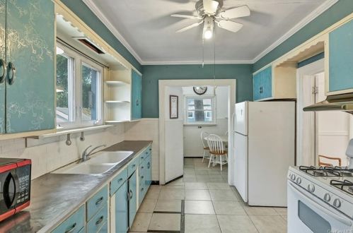 12 Royce Ave, Middletown NY  10940-4708 exterior