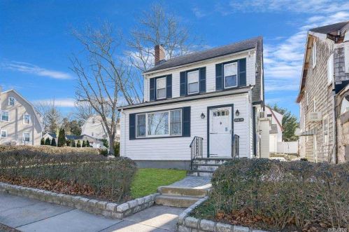 25618 Pembroke Ave, Great Neck, NY 11020-1036