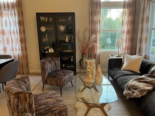 23816 Oakhurst Dr, Santa Clarita, CA 91321-4670
