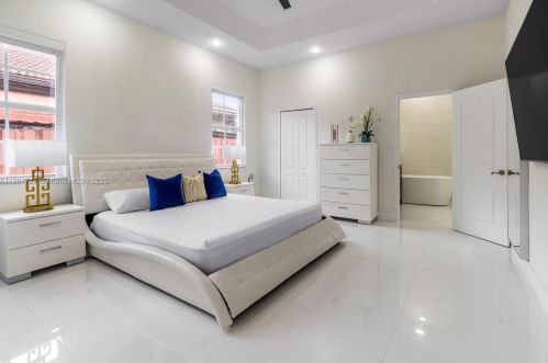 17455 91st Ct, Hialeah FL  33018-6800 exterior