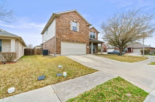 110 Stone Crest Blvd, Creedmoor, TX 78610-5841