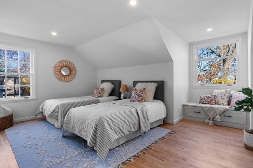 4150 Lake Dr, Milwaukee WI  53211-1719 exterior