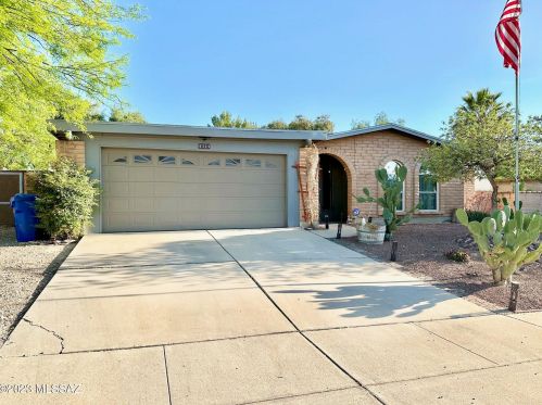 9724 Sierra St, Tucson, AZ 85748-2702