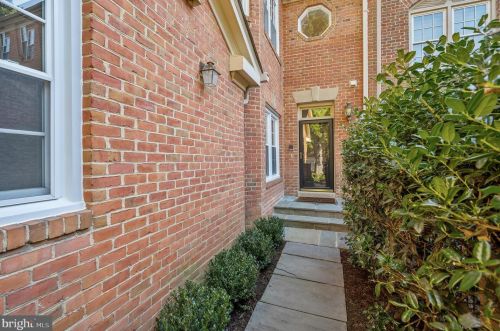 4012 Highwood Ct, Washington, DC 20007-2131