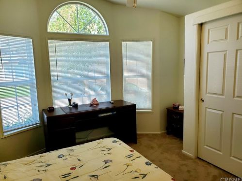 20084 Crestview Dr, Santa Clarita CA  91351-5759 exterior