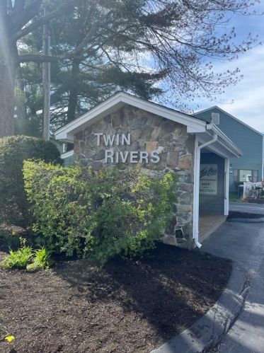 201 Piscassic St, Newmarket, NH 03857-1155
