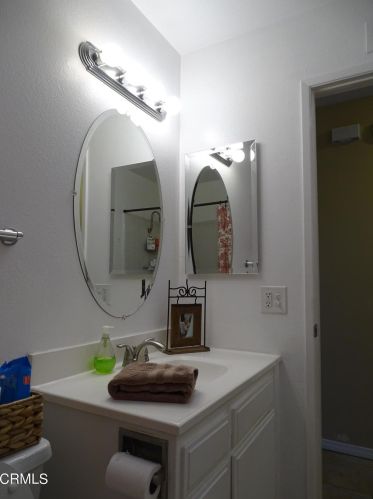 704 Holly Ave, Oxnard CA 93036-1907 exterior