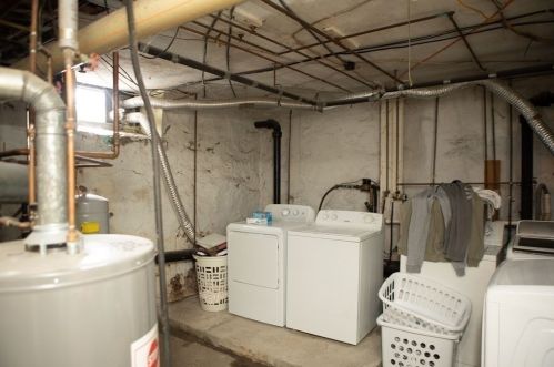 21 Hart St, Fall River MA  02724-2303 exterior