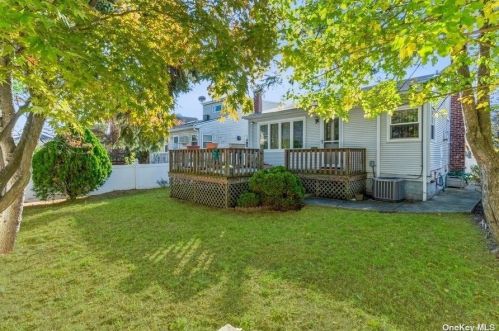 908 New Hyde Park Rd, New Hyde Park NY  11040-3205 exterior