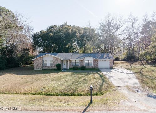2202 Salem Dr, Beaufort, SC 29902-5224