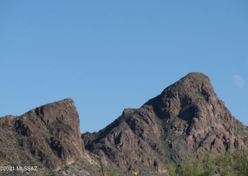 1921 Tilting T Pl, Tucson AZ 85713-6751 exterior