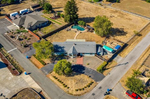 2294 Chester Dr, Penngrove CA  94951-9529 exterior