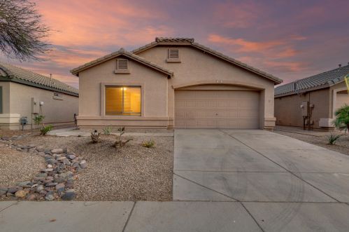 583 Jeanne Ln, San Tan Valley, AZ 85140-4180