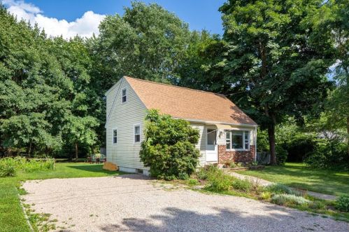 50 Isabelle Dr, South Kingstown, RI 02882-1248