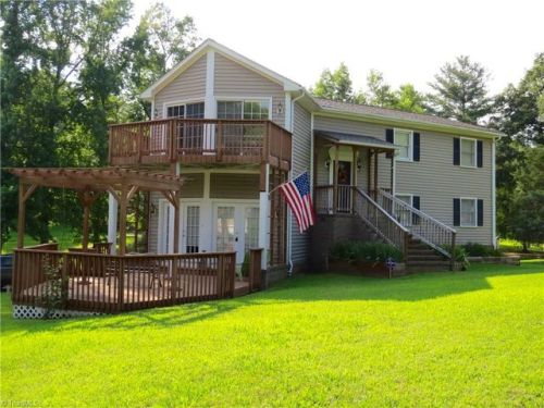 219 Sheraton Rd, Reidsville, NC 27320-6925