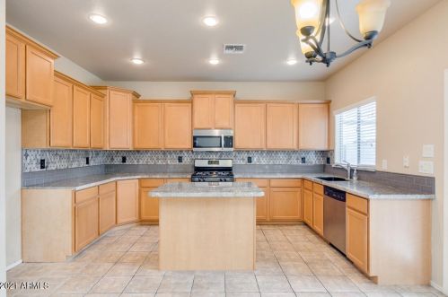 827 Anastasia St, San Tan Valley AZ  85140-5792 exterior