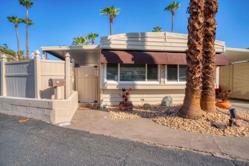 70 Santa Monica St, Palm Springs CA  92264-5257 exterior