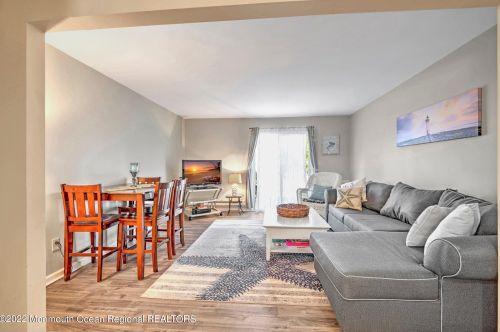 321 Shore Dr, Monmouth Hills, NJ 07732-1206