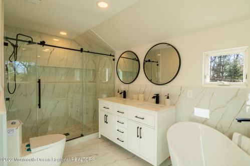 225 Silverside Ave, Little Silver NJ  07739-1752 exterior