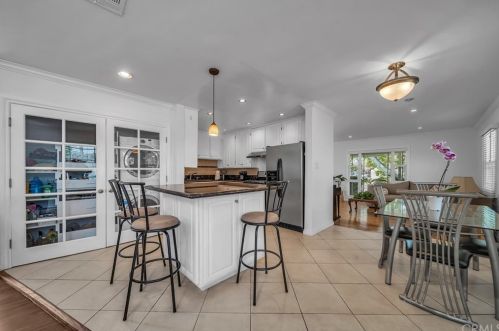 2736 Armour Ln, Redondo Beach, CA 90278-5406