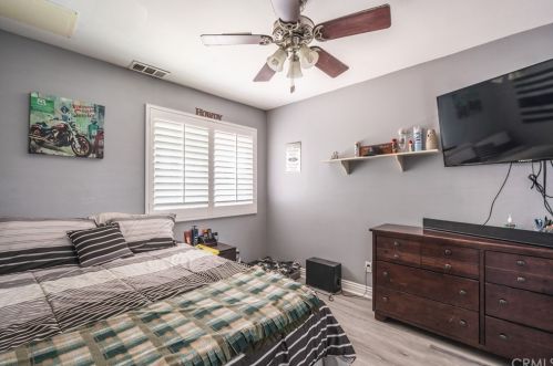 21825 Ravenna Ave, Long Beach CA  90745-3132 exterior