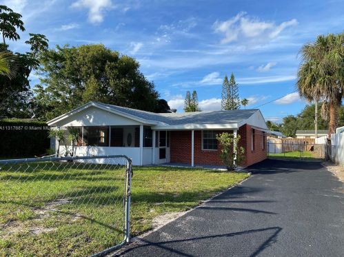 4345 Pine St, West Palm Beach, FL 33406-4867