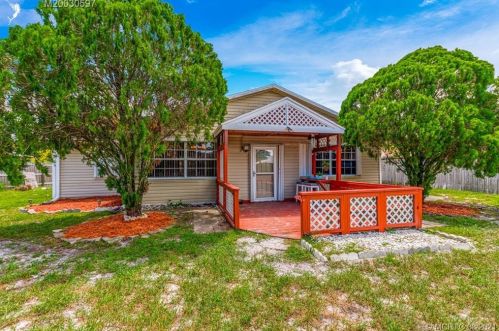 381 Gulfstream Ave, Fort Pierce FL  34983-1218 exterior