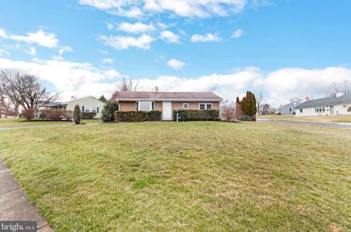 315 Devon Rd, Fairless Hills, PA 19030-2218