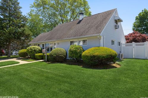 2244 Dogwood Ln, Westbury, NY 11590-6022