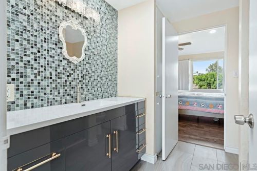 5705 Erlanger St, San Diego CA  92122-3801 exterior