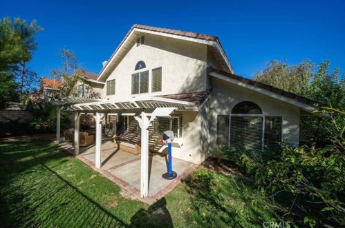 22114 Pamplico Dr, Santa Clarita CA  91350-2186 exterior