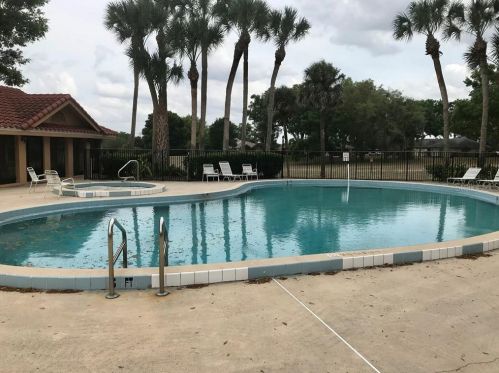 1180 Fairway Dr, Apopka, FL 32712-2105