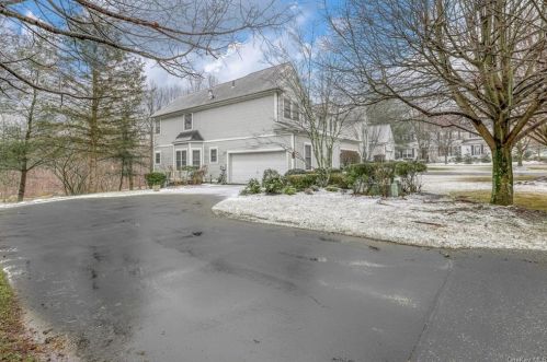 172 Woodlands Dr, Tuxedo Park, NY 10987-4812
