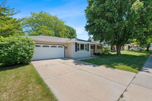 1840 Arlington Dr, Oshkosh, WI 54904-8220