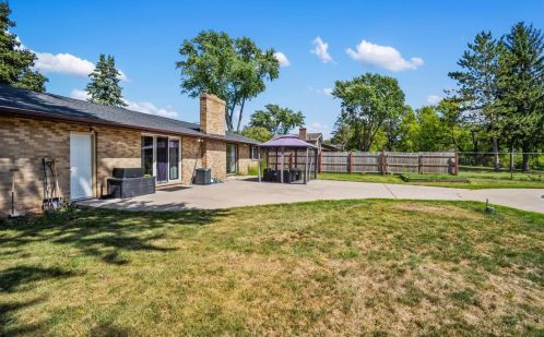 2418 Bluestone Pl, Green Bay WI  54311-6432 exterior