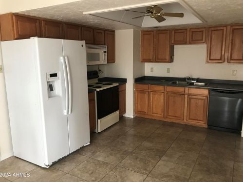 13853 49th Ave, Glendale, AZ 85306-4922