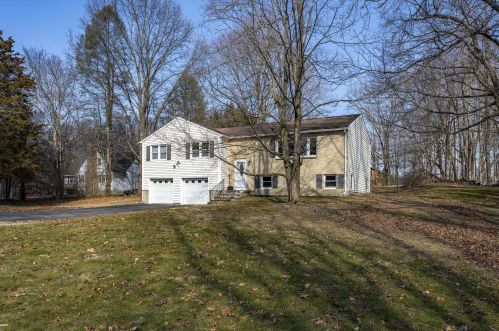 35 Montfort Rd, New Hamburg NY  12590-3520 exterior
