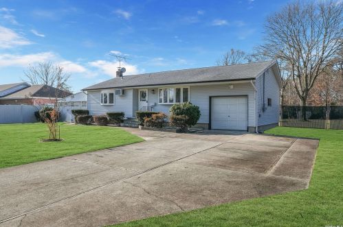 1095 Nugent Ave, Bayshore, NY 11706-1339